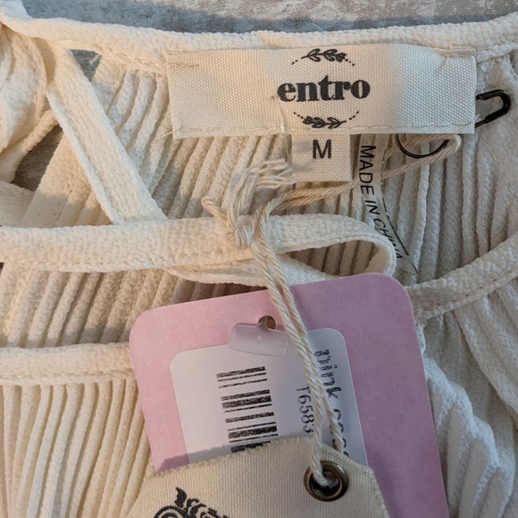 Entro Cream Cold Shoulder Long Sleeves Loose Fit Lightweight Blouse Size M NWT - Picture 6 of 7